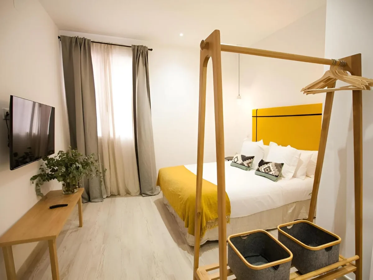 ID azahar estudio bajo centro de sevilla con piscina comunitaria