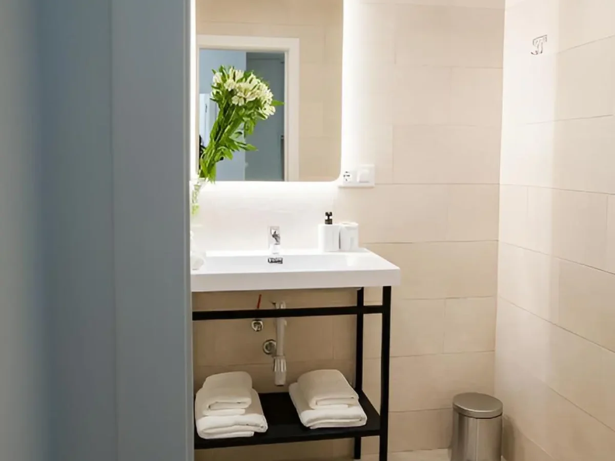 ID azahar estudio bajo centro de sevilla con piscina comunitaria