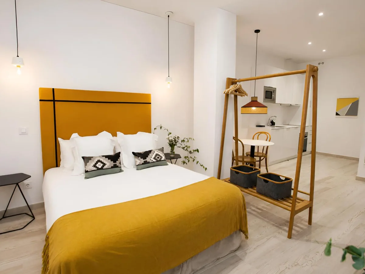 ID azahar estudio bajo centro de sevilla con piscina comunitaria